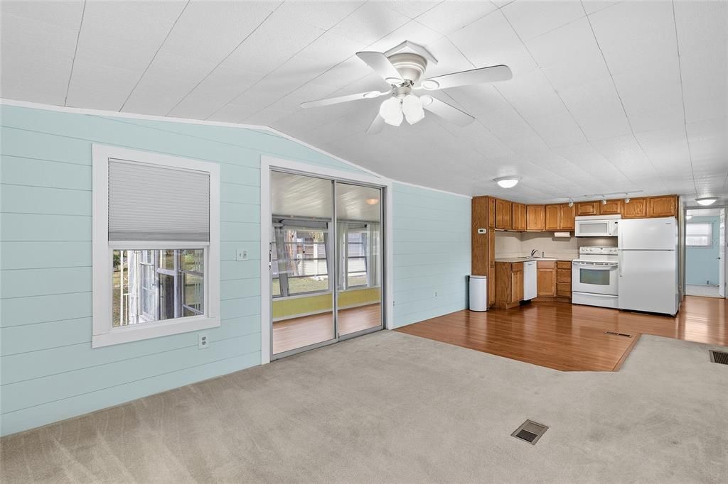 На продажу: $138,000 (2 спален, 2 ванн, 1094 Квадратных фут)