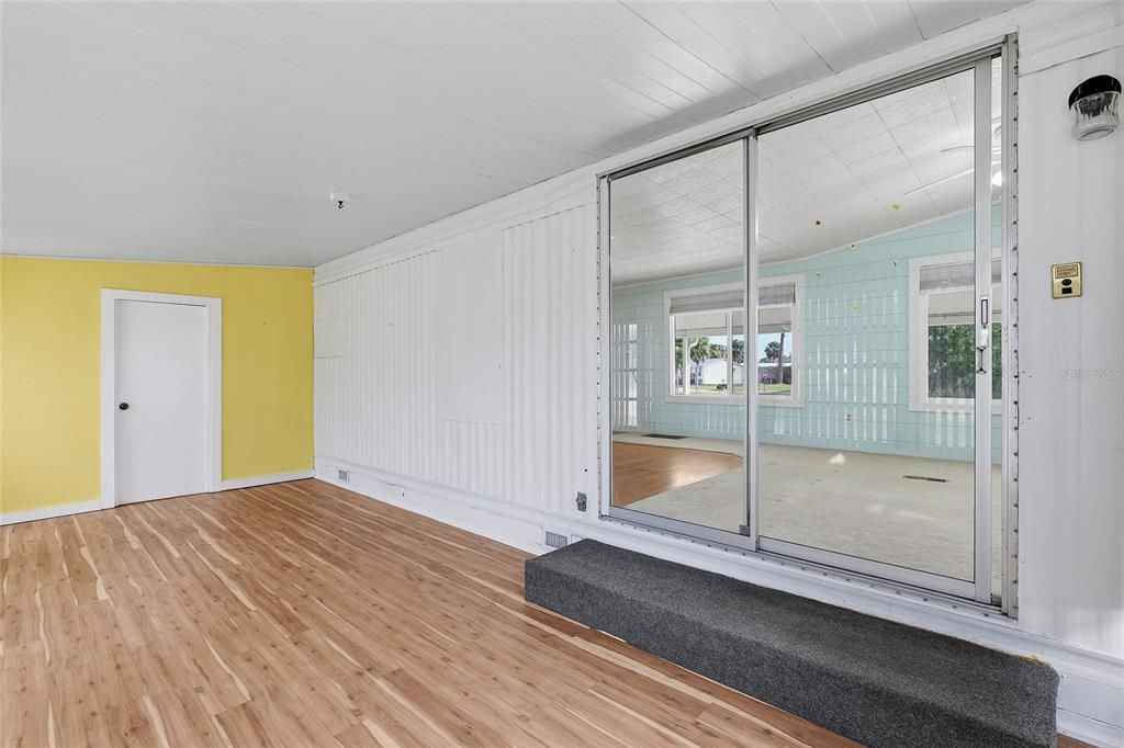 На продажу: $138,000 (2 спален, 2 ванн, 1094 Квадратных фут)