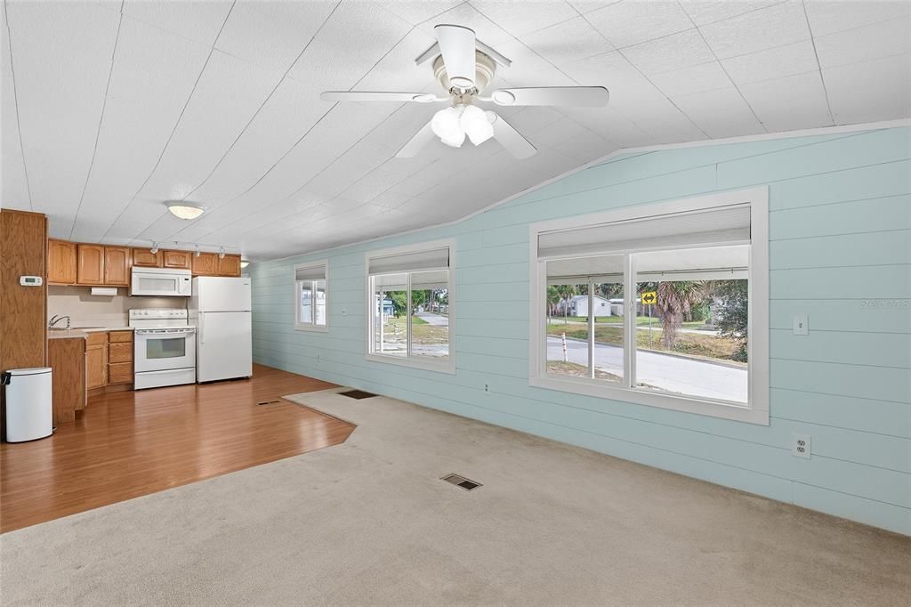 На продажу: $138,000 (2 спален, 2 ванн, 1094 Квадратных фут)