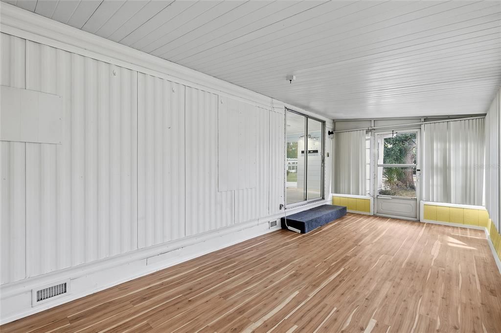 На продажу: $138,000 (2 спален, 2 ванн, 1094 Квадратных фут)