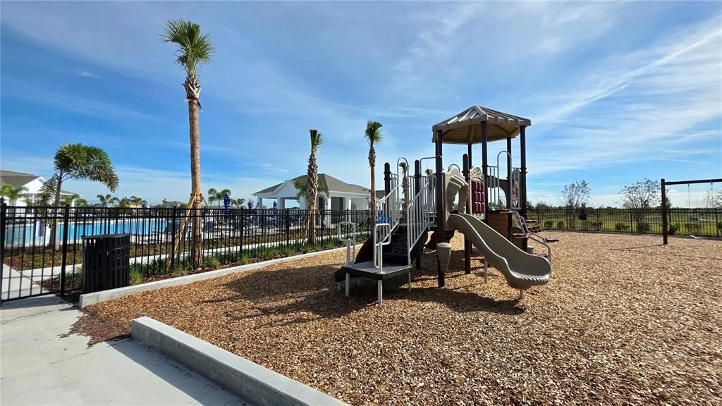 For Rent: $2,150 (4 beds, 2 baths, 1665 Square Feet)