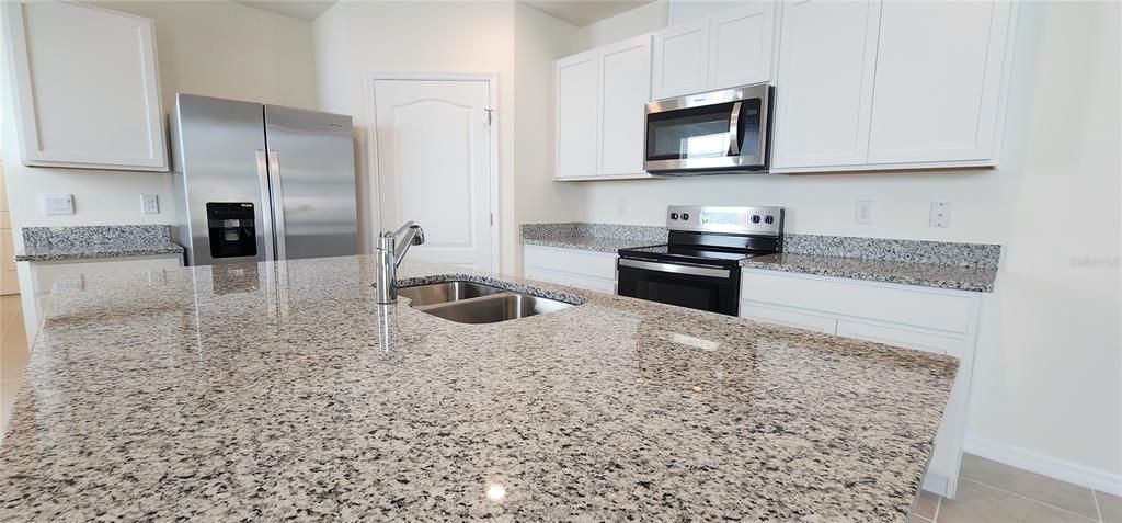 出租: $2,150 (4 贝兹, 2 浴室, 1665 平方英尺)