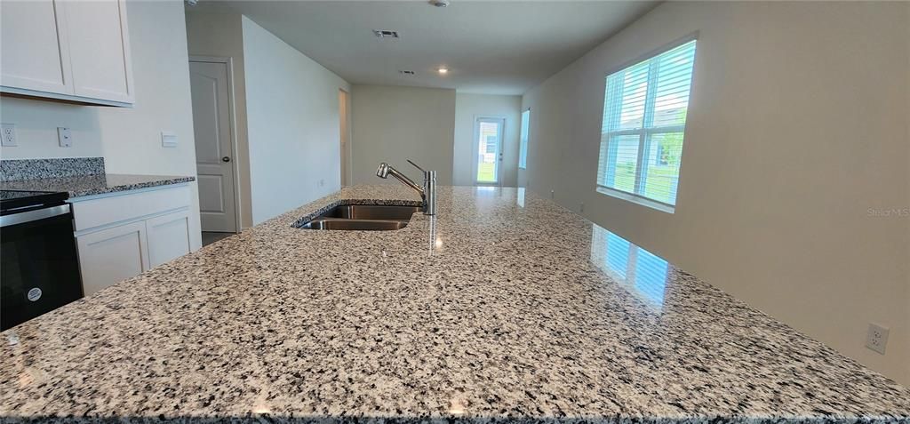 出租: $2,150 (4 贝兹, 2 浴室, 1665 平方英尺)