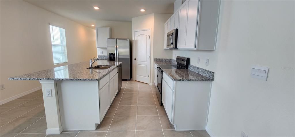 出租: $2,150 (4 贝兹, 2 浴室, 1665 平方英尺)