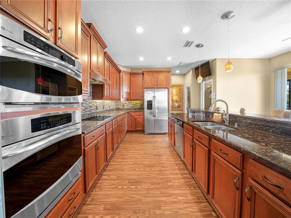 待售: $570,000 (3 贝兹, 3 浴室, 2808 平方英尺)