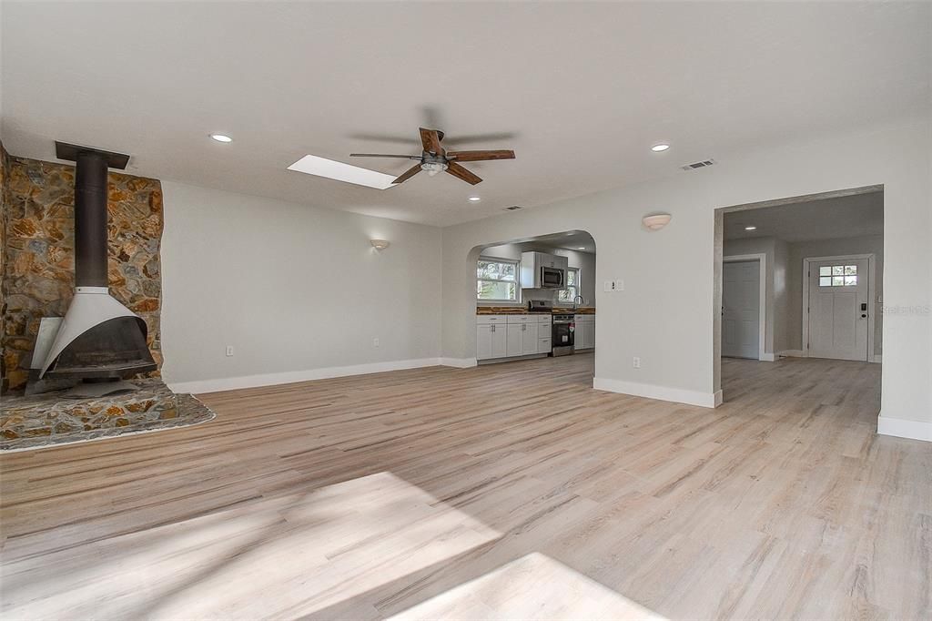 For Sale: $400,000 (3 beds, 2 baths, 1855 Square Feet)