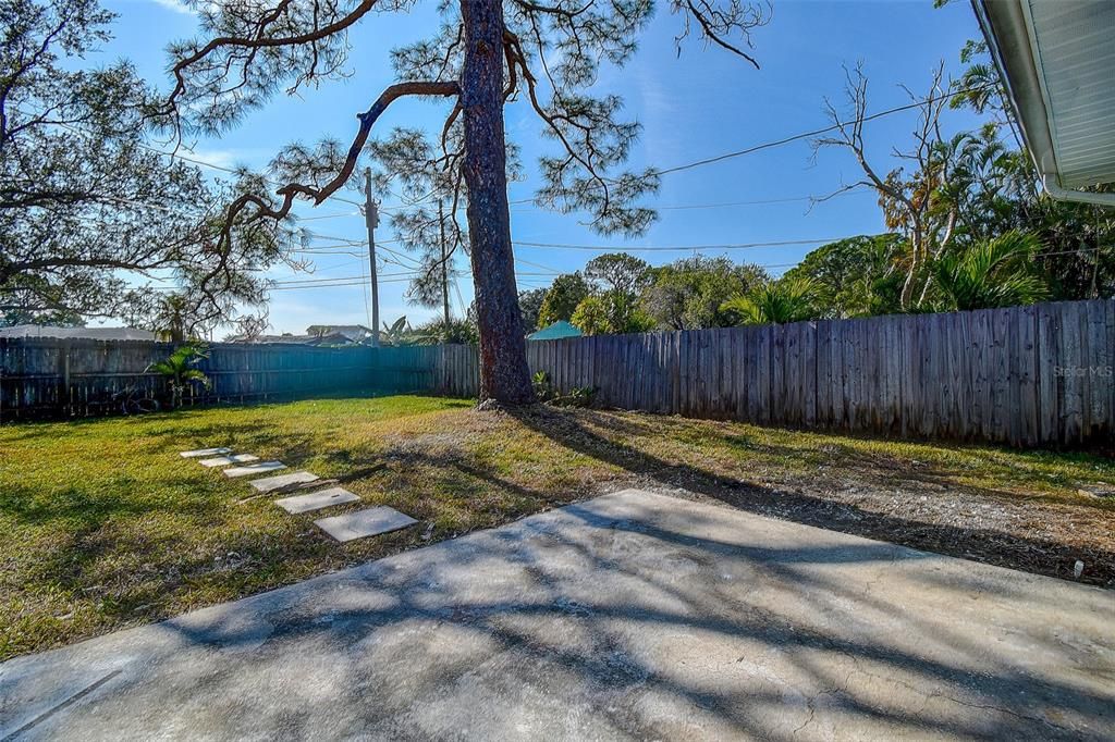 For Sale: $400,000 (3 beds, 2 baths, 1855 Square Feet)