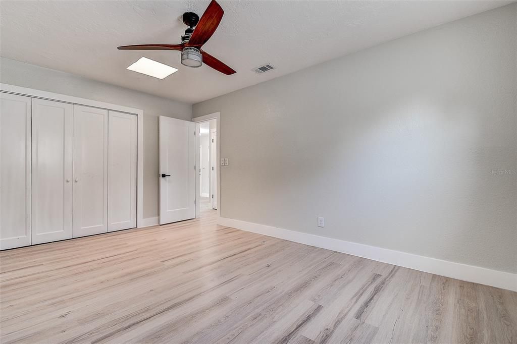 For Sale: $400,000 (3 beds, 2 baths, 1855 Square Feet)