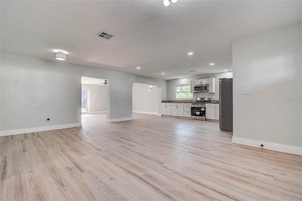 For Sale: $400,000 (3 beds, 2 baths, 1855 Square Feet)