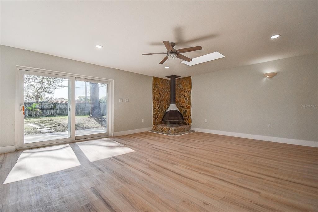 For Sale: $400,000 (3 beds, 2 baths, 1855 Square Feet)