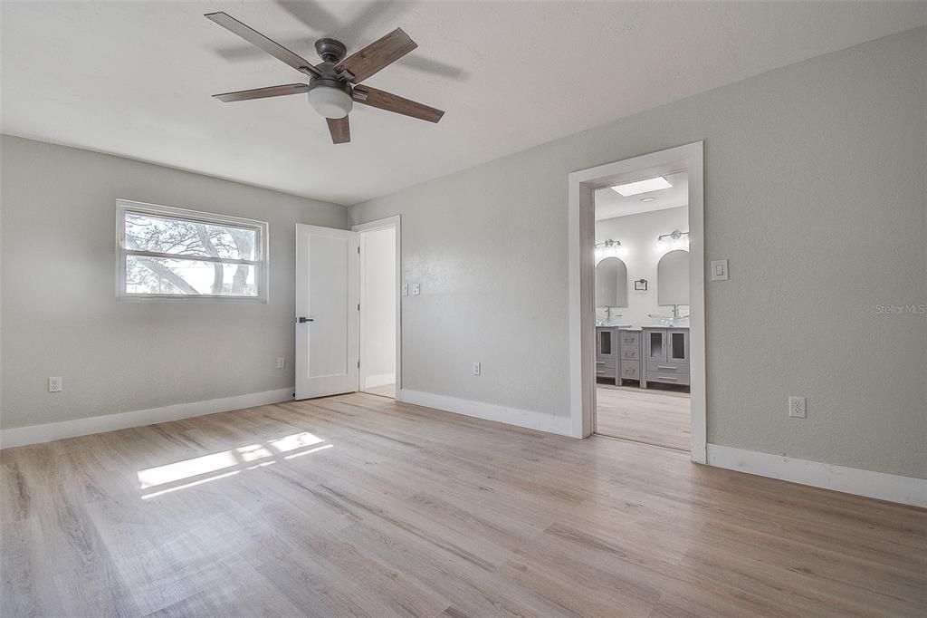 For Sale: $400,000 (3 beds, 2 baths, 1855 Square Feet)