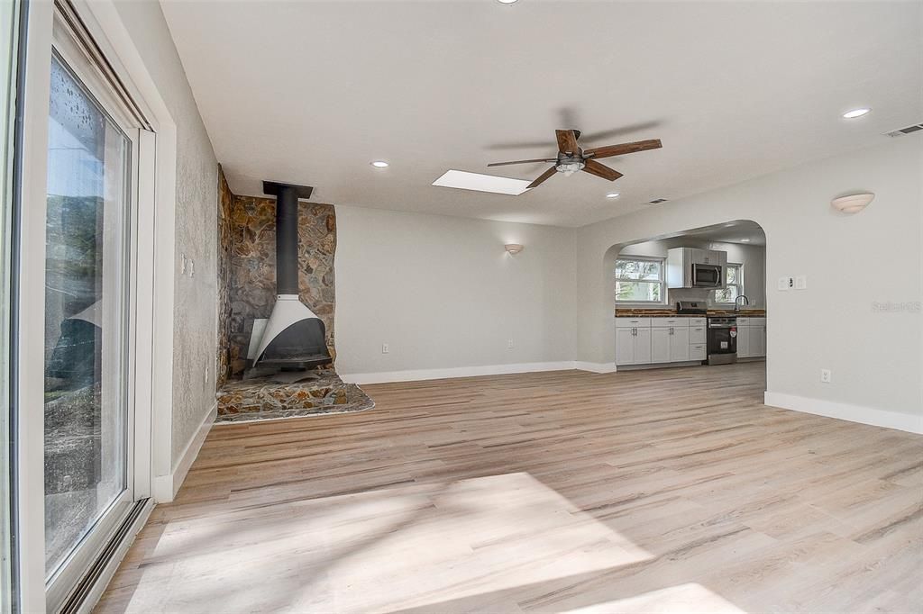 For Sale: $400,000 (3 beds, 2 baths, 1855 Square Feet)