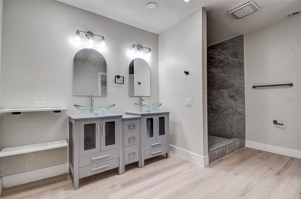 For Sale: $400,000 (3 beds, 2 baths, 1855 Square Feet)