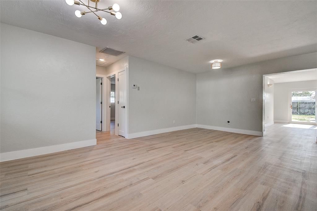 For Sale: $400,000 (3 beds, 2 baths, 1855 Square Feet)