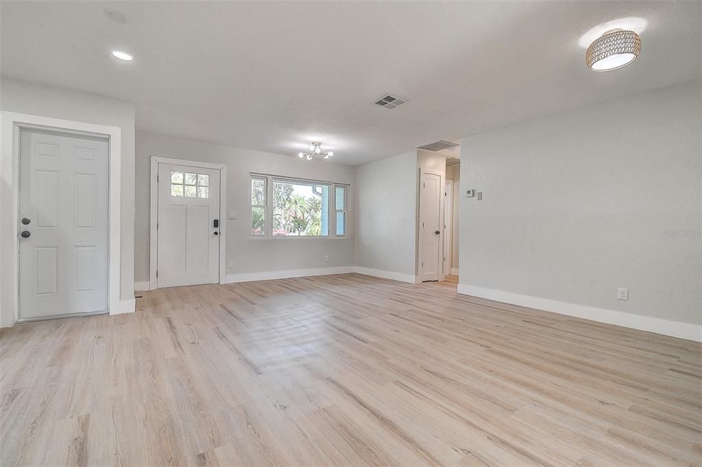 For Sale: $400,000 (3 beds, 2 baths, 1855 Square Feet)