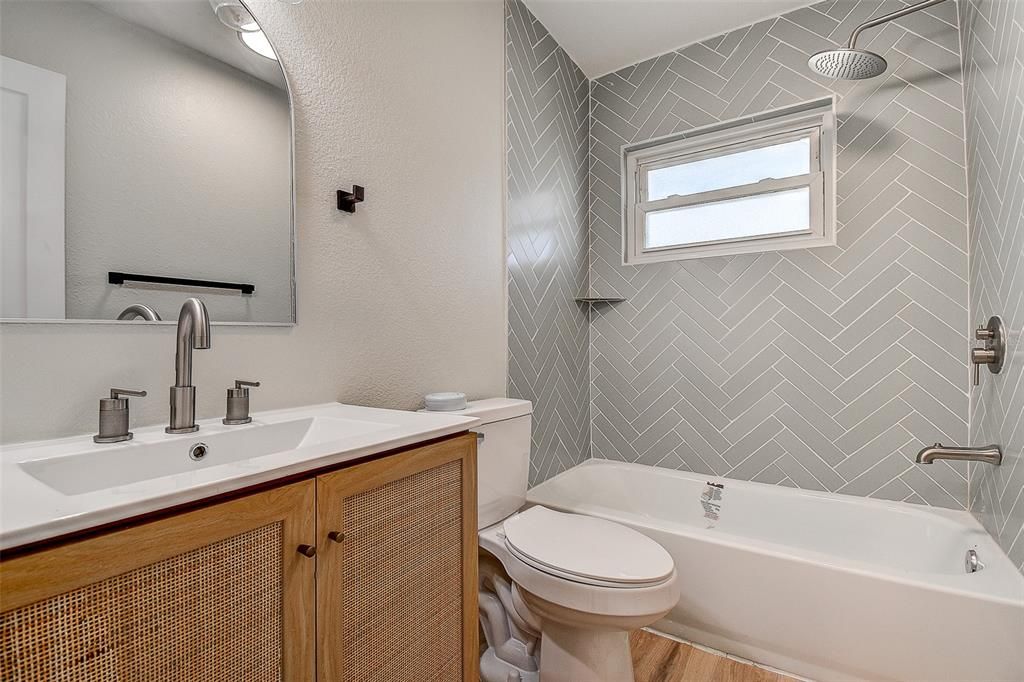 For Sale: $400,000 (3 beds, 2 baths, 1855 Square Feet)