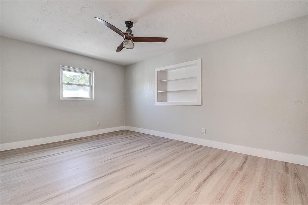 For Sale: $400,000 (3 beds, 2 baths, 1855 Square Feet)