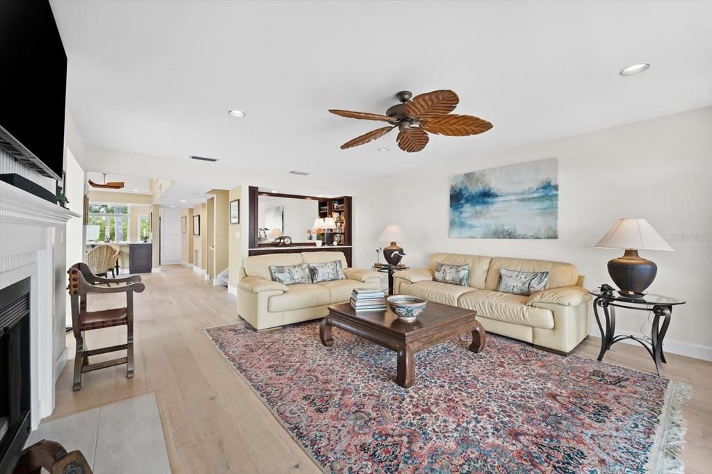 For Sale: $866,000 (2 beds, 2 baths, 2183 Square Feet)