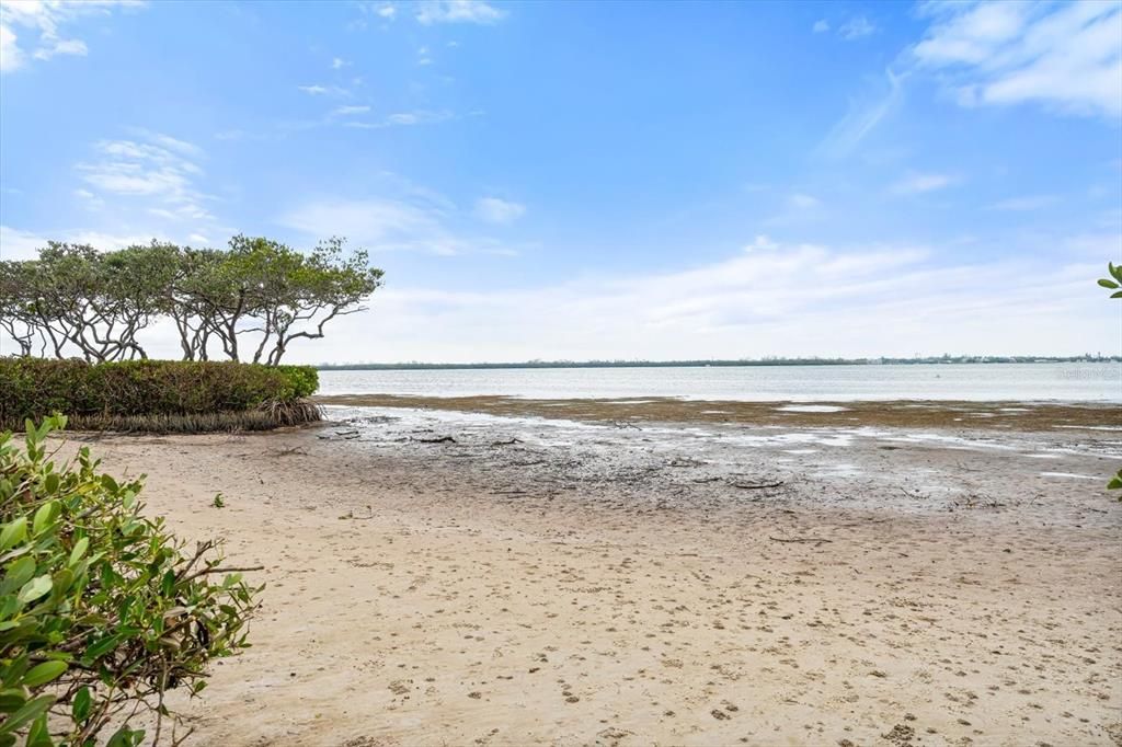 For Sale: $866,000 (2 beds, 2 baths, 2183 Square Feet)