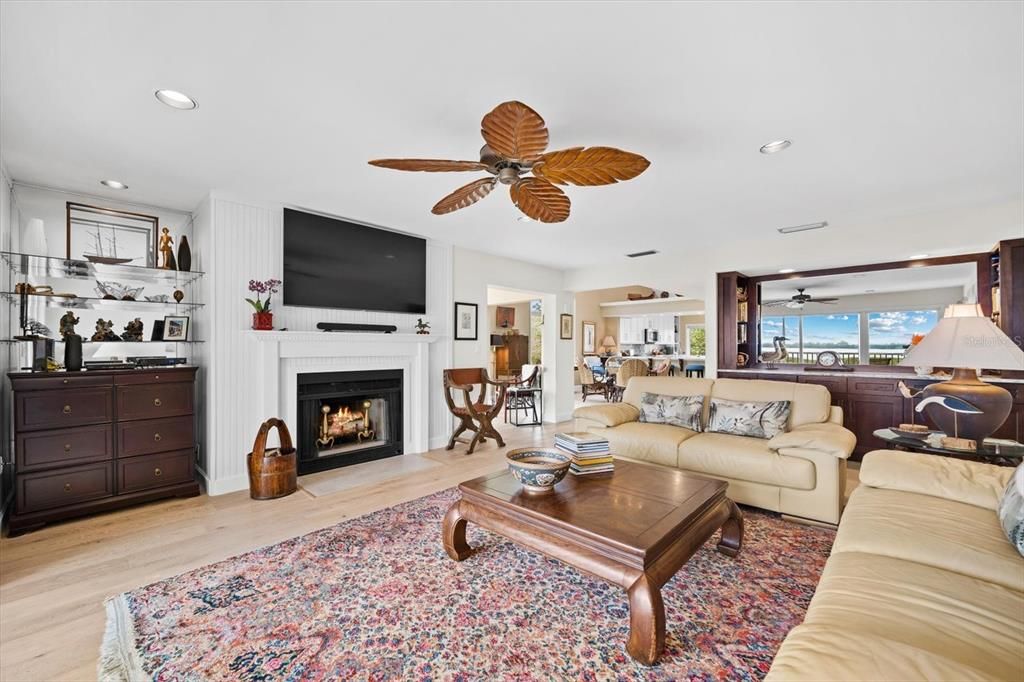 For Sale: $866,000 (2 beds, 2 baths, 2183 Square Feet)