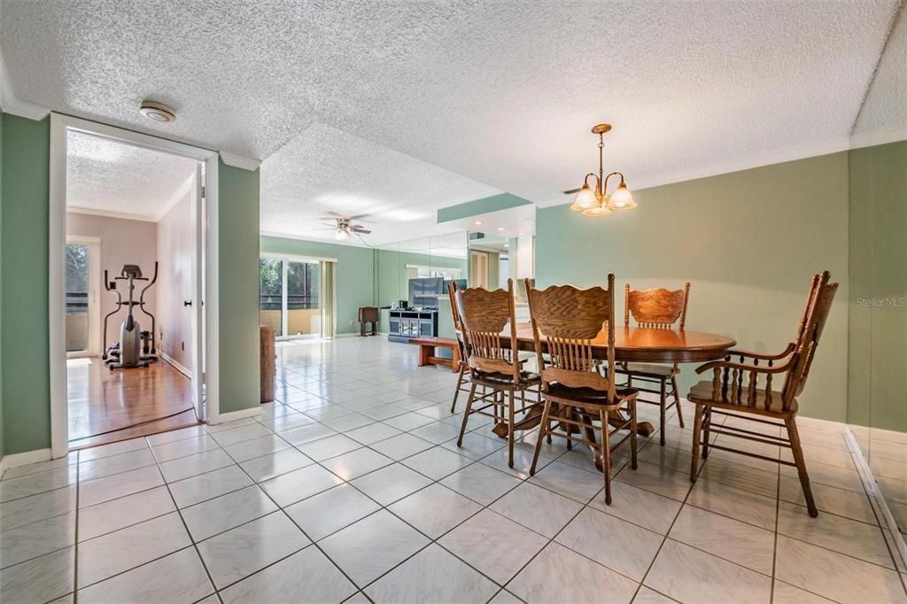 For Sale: $254,900 (3 beds, 2 baths, 1363 Square Feet)