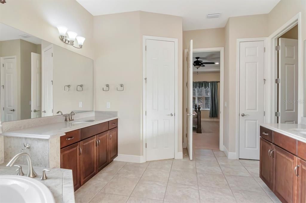 На продажу: $860,000 (5 спален, 4 ванн, 4108 Квадратных фут)