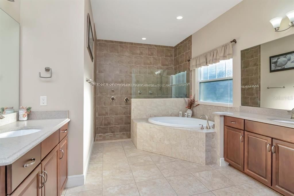 На продажу: $860,000 (5 спален, 4 ванн, 4108 Квадратных фут)