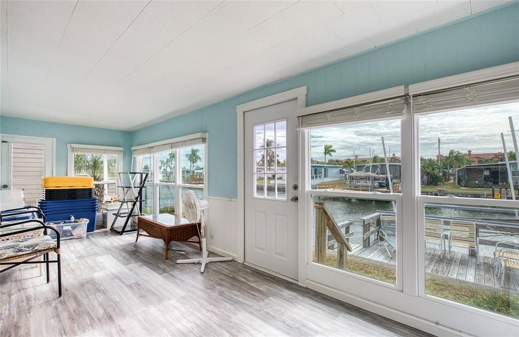 For Sale: $239,000 (2 beds, 2 baths, 1296 Square Feet)