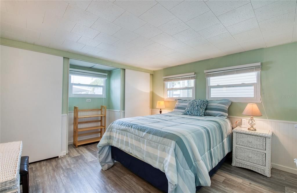 For Sale: $239,000 (2 beds, 2 baths, 1296 Square Feet)