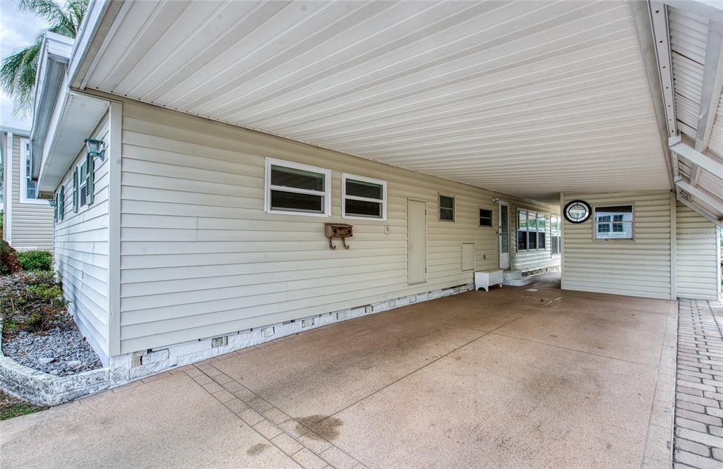 For Sale: $239,000 (2 beds, 2 baths, 1296 Square Feet)