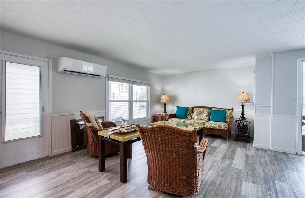 For Sale: $239,000 (2 beds, 2 baths, 1296 Square Feet)