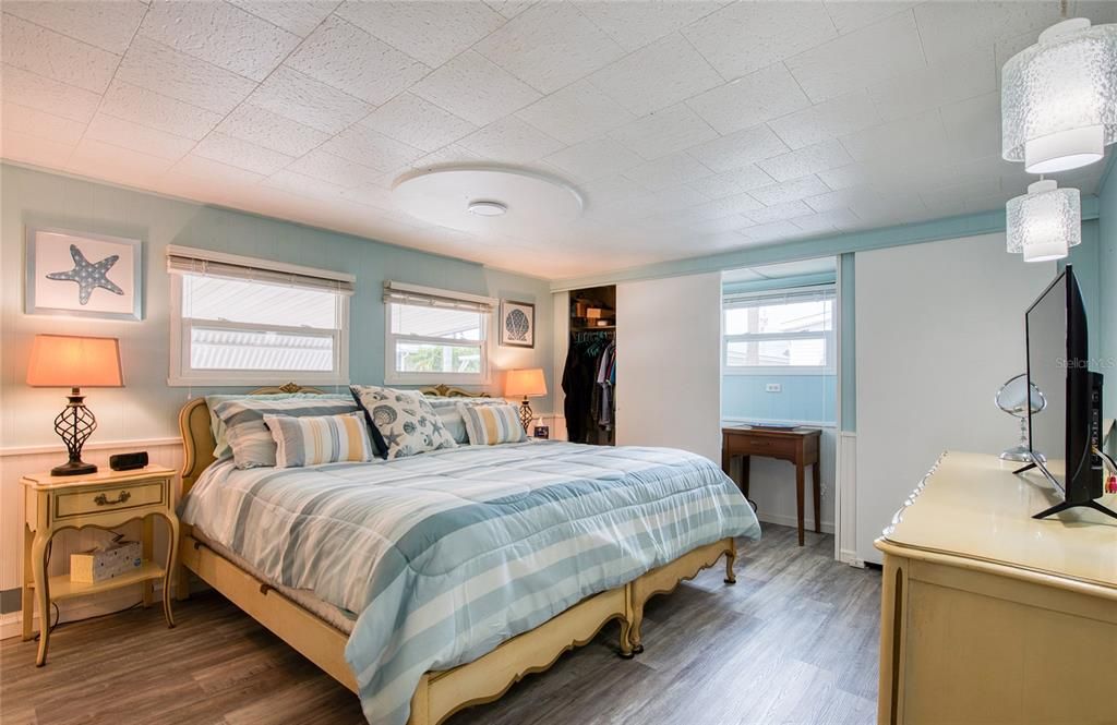 For Sale: $239,000 (2 beds, 2 baths, 1296 Square Feet)