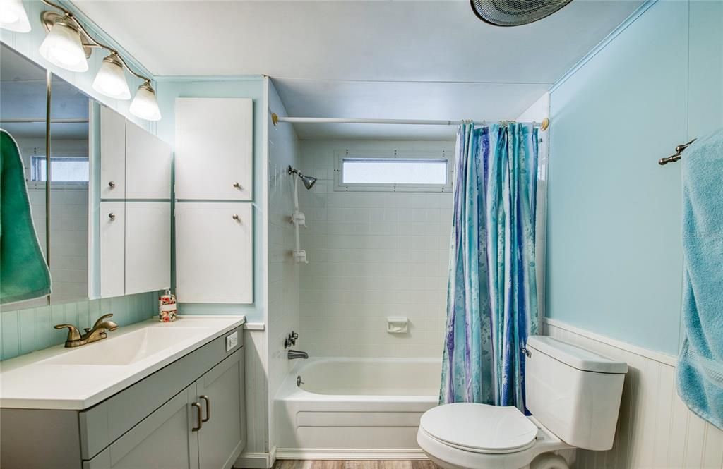 For Sale: $239,000 (2 beds, 2 baths, 1296 Square Feet)