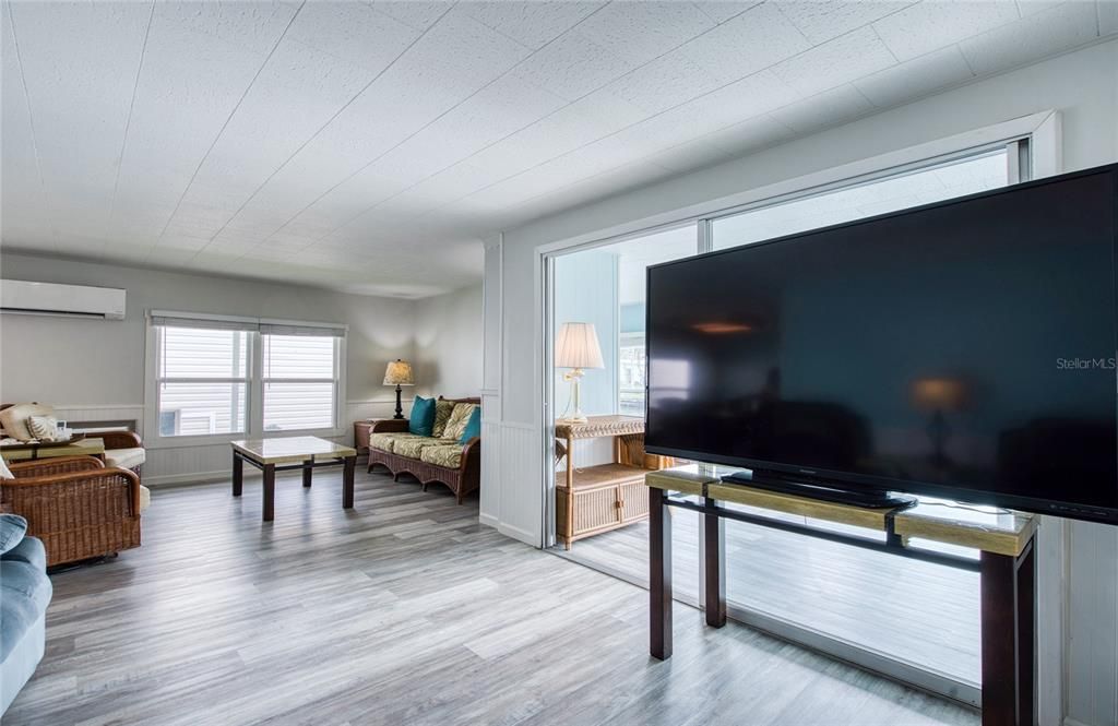 For Sale: $239,000 (2 beds, 2 baths, 1296 Square Feet)