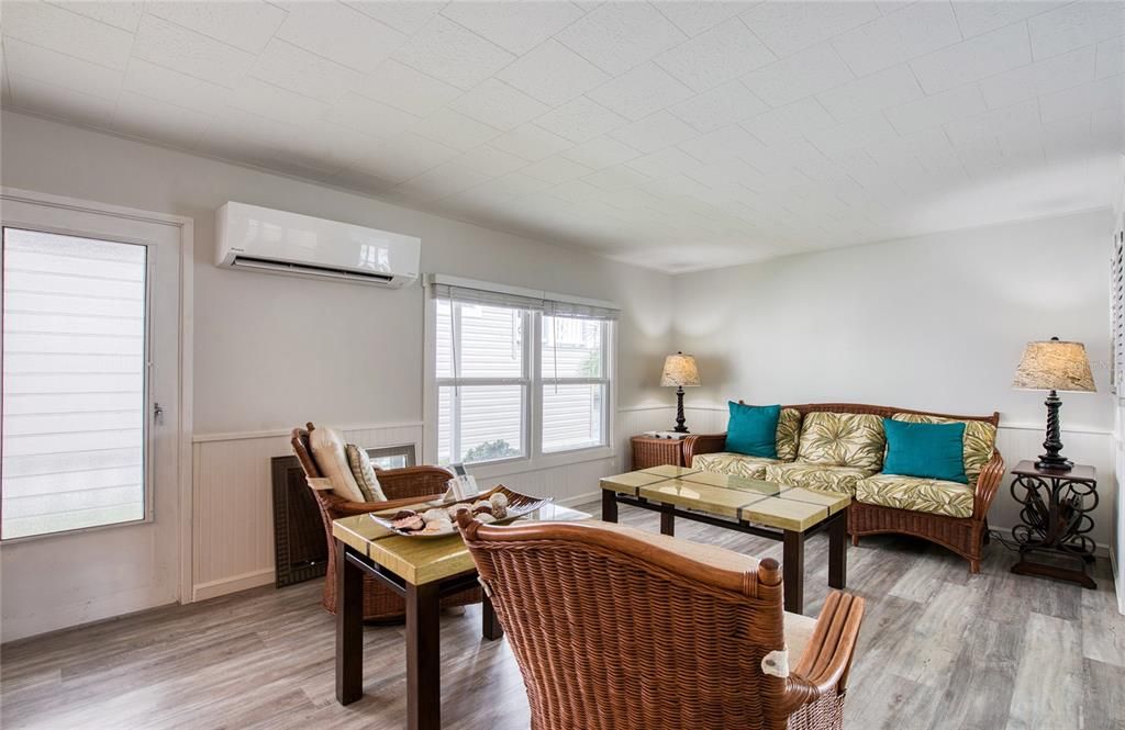 For Sale: $239,000 (2 beds, 2 baths, 1296 Square Feet)