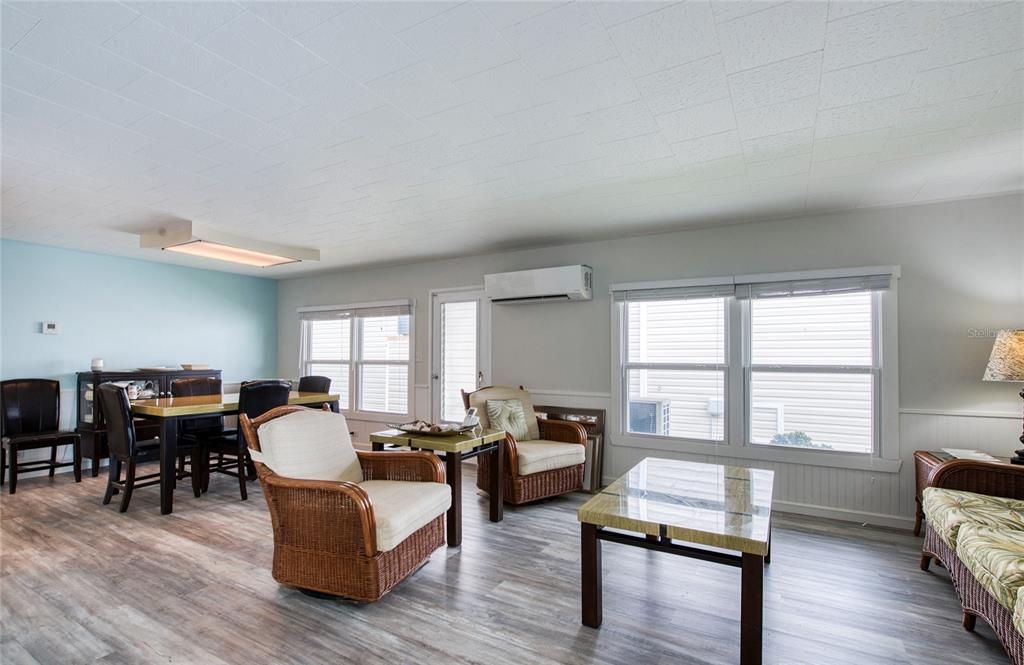 For Sale: $239,000 (2 beds, 2 baths, 1296 Square Feet)