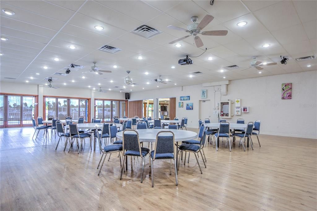 For Sale: $239,000 (2 beds, 2 baths, 1296 Square Feet)