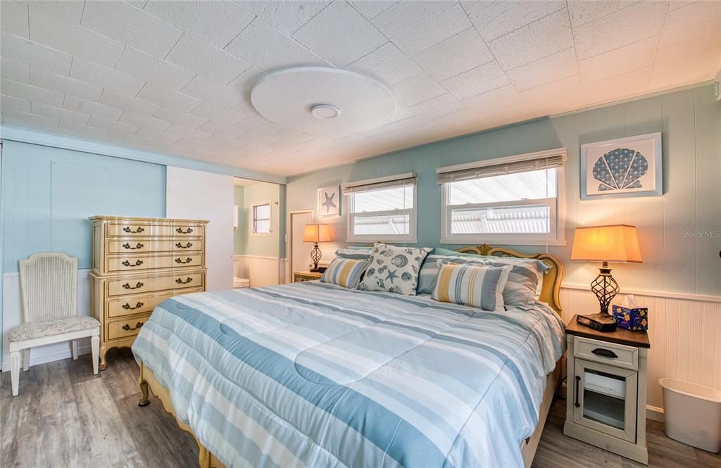 For Sale: $239,000 (2 beds, 2 baths, 1296 Square Feet)