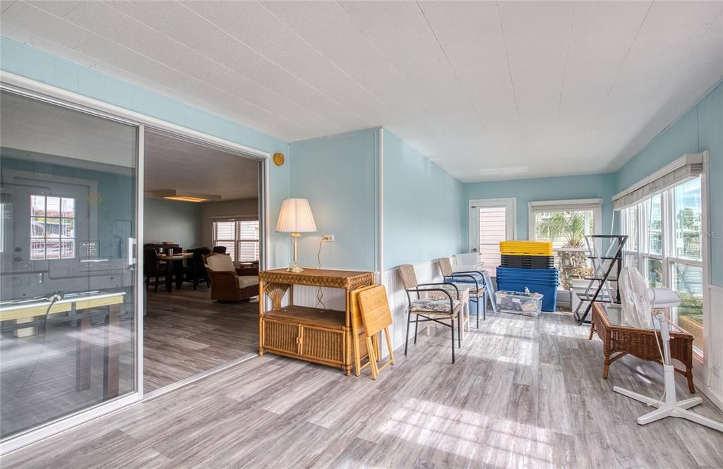 For Sale: $239,000 (2 beds, 2 baths, 1296 Square Feet)