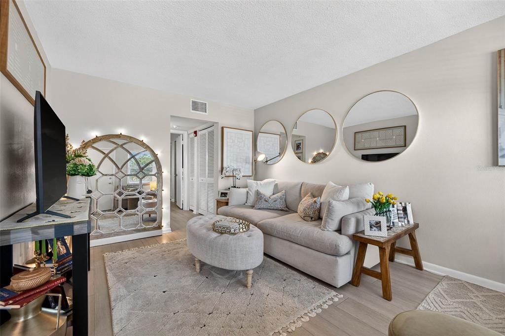 На продажу: $114,999 (1 спален, 1 ванн, 640 Квадратных фут)