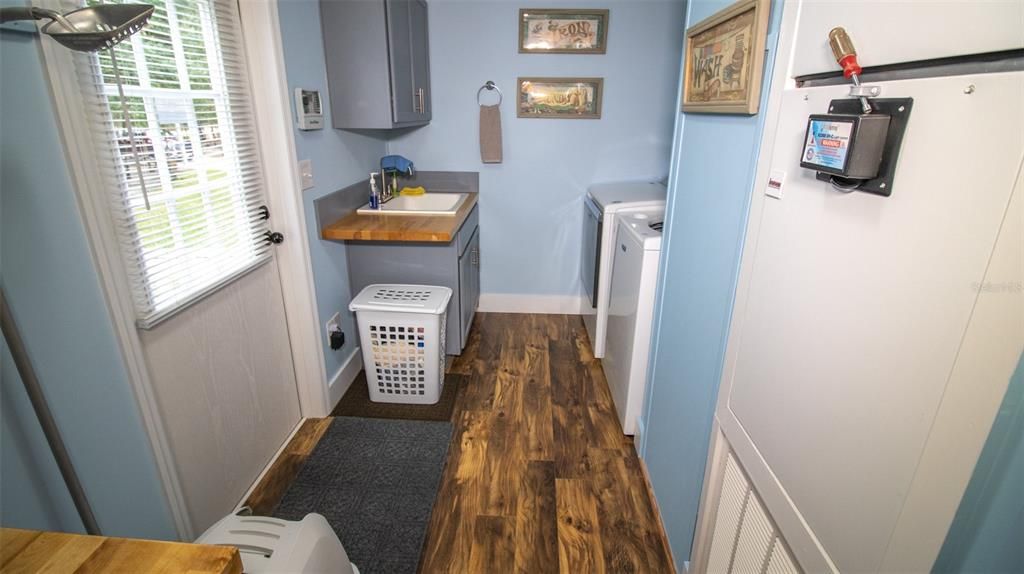 На продажу: $374,900 (4 спален, 2 ванн, 1920 Квадратных фут)