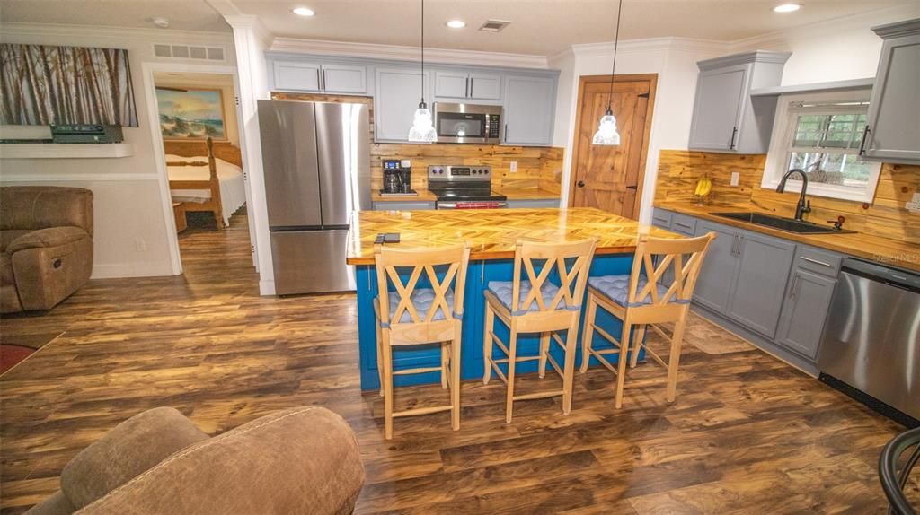 На продажу: $374,900 (4 спален, 2 ванн, 1920 Квадратных фут)