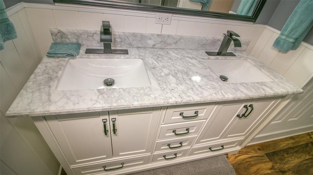 На продажу: $374,900 (4 спален, 2 ванн, 1920 Квадратных фут)