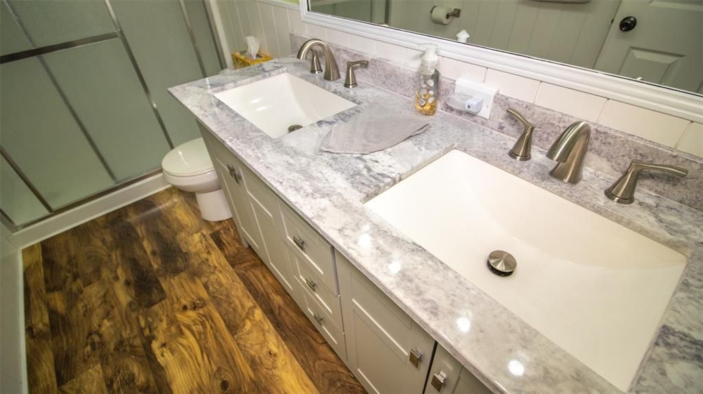 На продажу: $374,900 (4 спален, 2 ванн, 1920 Квадратных фут)