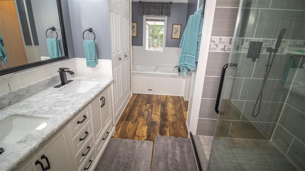 На продажу: $374,900 (4 спален, 2 ванн, 1920 Квадратных фут)