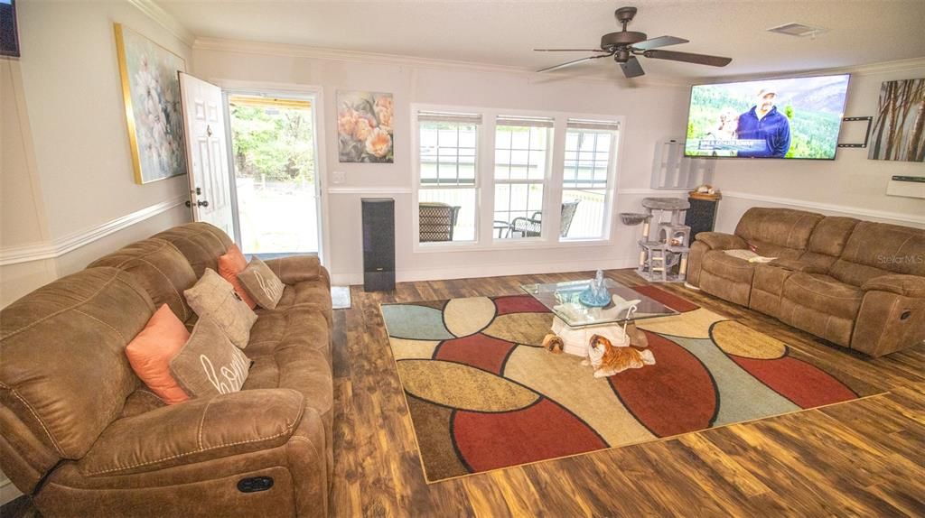 На продажу: $374,900 (4 спален, 2 ванн, 1920 Квадратных фут)