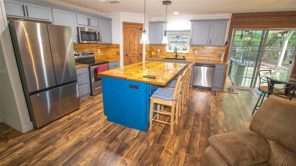 На продажу: $374,900 (4 спален, 2 ванн, 1920 Квадратных фут)