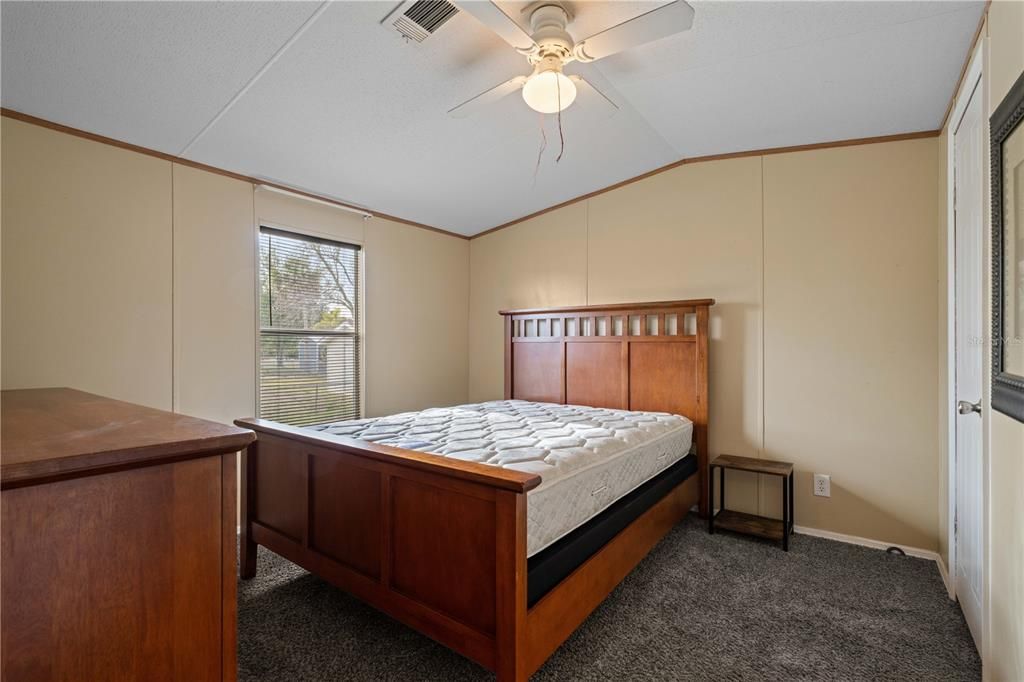 For Sale: $99,999 (2 beds, 2 baths, 798 Square Feet)