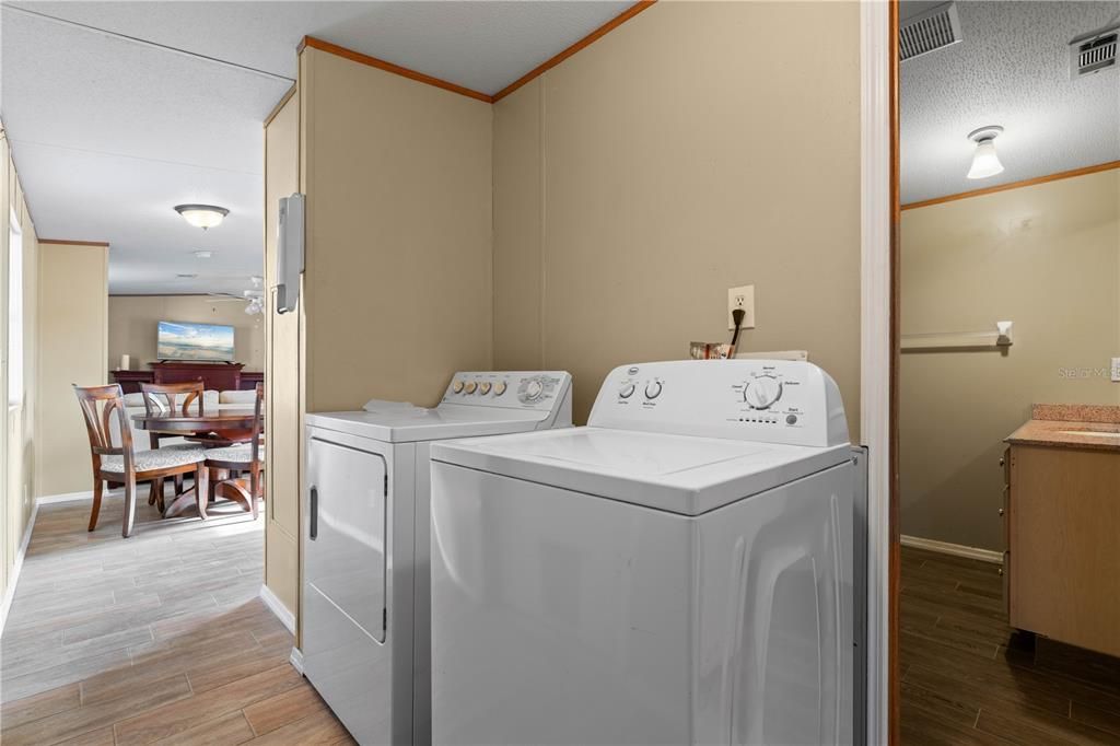 For Sale: $99,999 (2 beds, 2 baths, 798 Square Feet)