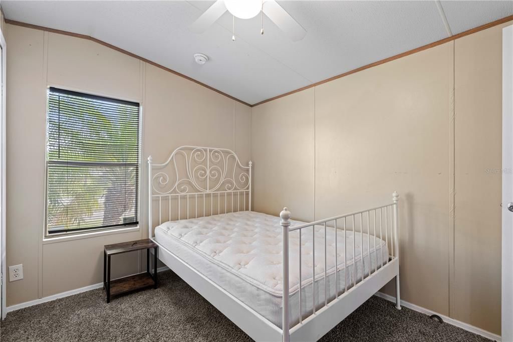 For Sale: $99,999 (2 beds, 2 baths, 798 Square Feet)